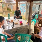 Melalui Komsos, Babinsa Dorong Semangat Gotong Royong Warga Kelanir