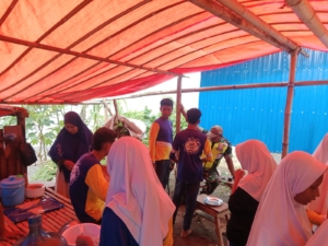 Babinsa Koramil Ende Ajak Pelajar dan Warga Bergotong Royong di Komsos Pamwil