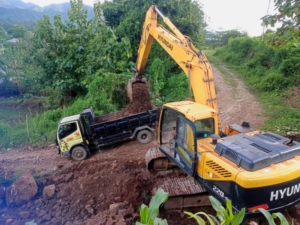 TMMD ke-127 di Desa Sondo Dukung Pembangunan Infrastruktur dengan Eksavator