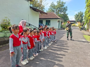 Kodim Loteng Berikan Motivasi Ajak Generasi Muda Kenali Instansi Militer