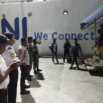 Pengamanan KM Tidar di Pelabuhan Lewoleba, Babinsa TNI AD Bersinergi dengan Aparat Terkait