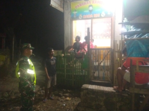 Sertu Asyikin Ingatkan Warga Desa Mawu Utamakan Keselamatan Berkendara