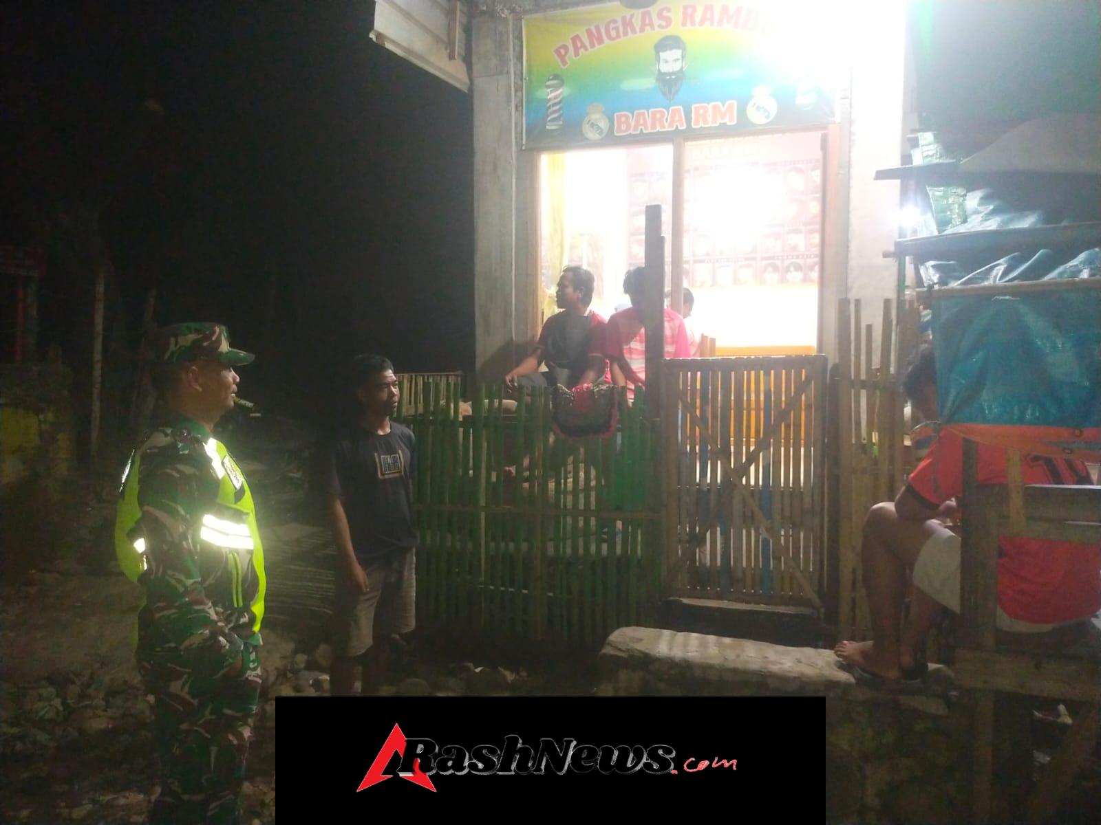 Sertu Asyikin Ingatkan Warga Desa Mawu Utamakan Keselamatan Berkendara