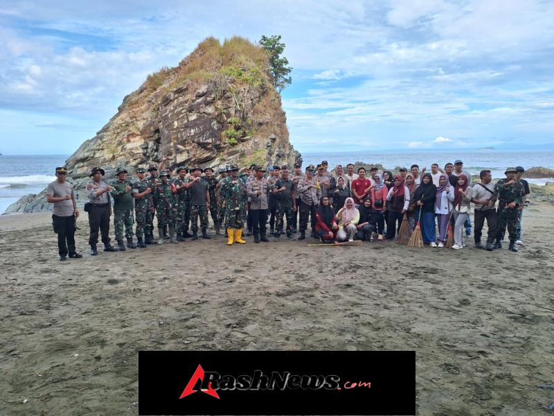 Dukung Program Presiden, Prajurit Kodim 1628/Sumbawa Barat Bersama Warga Bersihkan Pantai