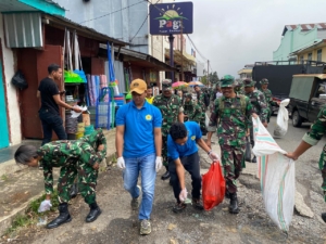 Kodim 1612/Manggarai dan Insan Pers Gelar Bakti Sosial di Pasar Inpres Ruteng