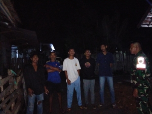 Babinsa Koramil 1614-03/Hu’u Intensifkan Patroli Malam Bersama Warga Desa Lepadi