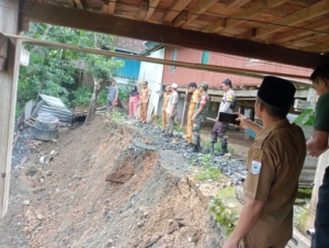 Tanah Longsor di Dusun Tepas Atas, Babinsa dan BPBD Turun Langsung ke Lokasi