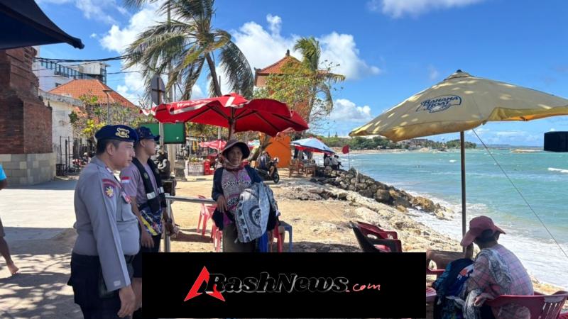 Jaga Kamtibmas Personel Satpolairud Polresta Denpasar Pos Kuta Patroli Dialogis di Pesisir Pantai