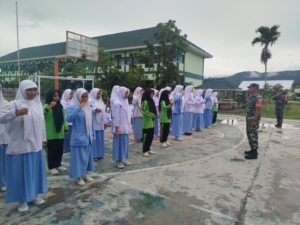 Koramil 1628-01 Taliwang Tanamkan Bela Negara kepada Siswa MAN 1 Taliwang