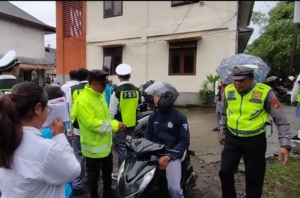 Unit Lantas Polsek Bangli Tanamkan Budaya Tertib Berlalu Lintas Sejak Dini di Kalangan Pelajar