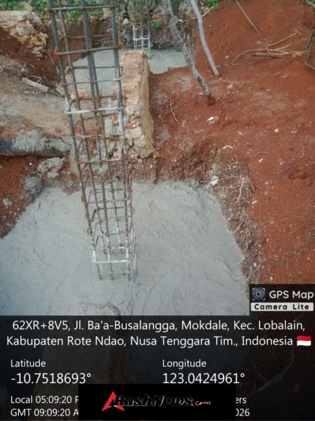 Babinsa Monitoring Wilayah dan Awasi Pengecoran KDKMP Kelurahan Mokdale