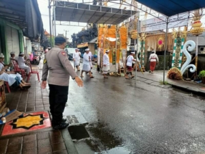 Cooling System dan Monitoring Karya Agung di Desa Adat Bualu, Polsek Kuta Selatan Pastikan Kegiatan Berjalan Aman dan Lancar