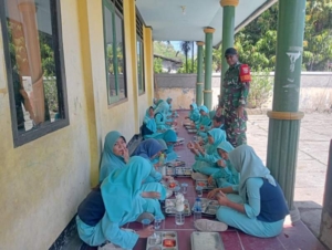 TNI Koramil 1628/05 Jereweh Dukung Gizi Anak Sekolah Lewat MBG