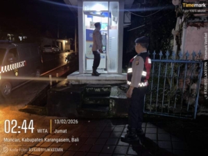 Polsek Selat Laksanakan Blue Light Patrol untuk Tingkatkan Keamanan Wilayah
