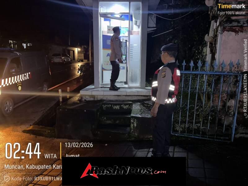 Polsek Selat Laksanakan Blue Light Patrol untuk Tingkatkan Keamanan Wilayah