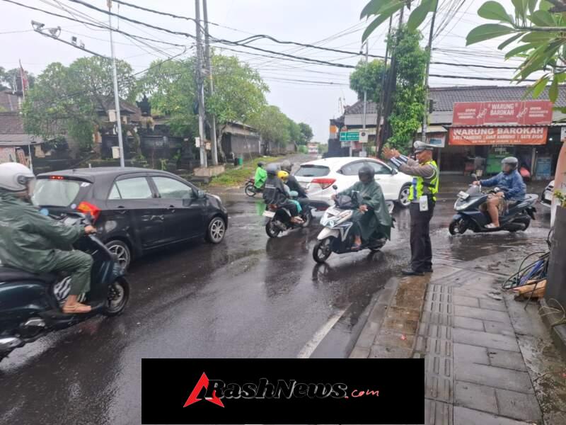 Di Tengah Cuaca Kurang Bersahabat, Polsek Abiansemal Tetap Hadir Untuk Masyarakat