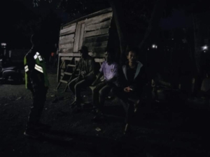 Babinsa Koramil 1614-05/Pekat Gelar Patroli Ronda Malam di Doropeti