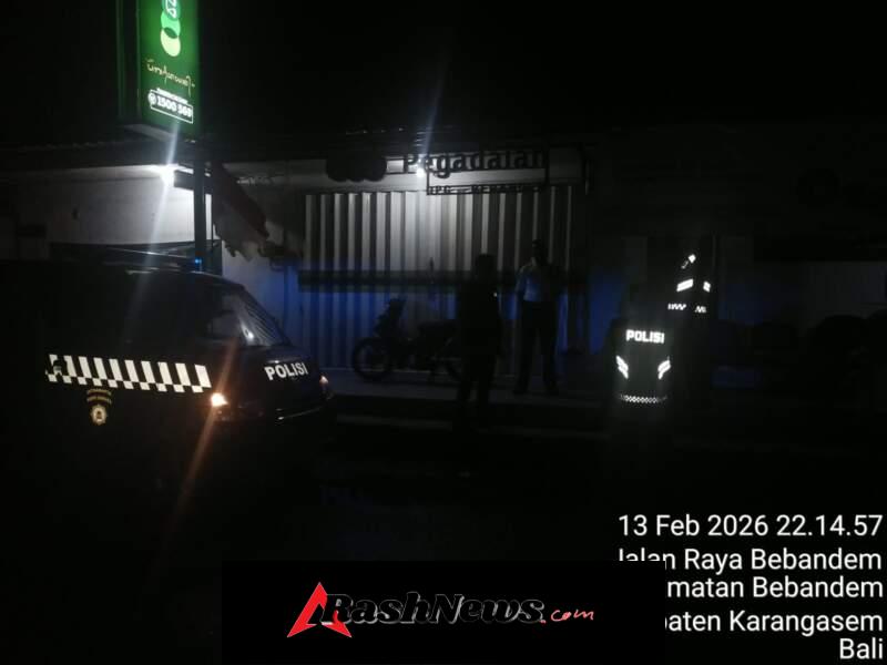 Jaga Kamtibmas Tetap Kondusif, Polsek Bebandem Gelar Blue Light Patrol Meski Diguyur Hujan