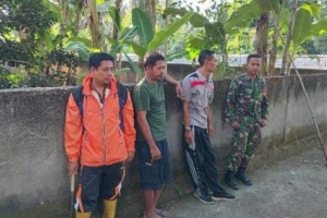 Babinsa Desa Lenek Gelar Komsos di Dusun Paok Pondong, Dorong Warga Peduli Kesehatan dan Lingkungan