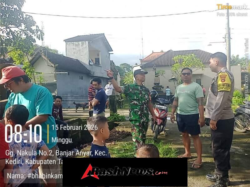 Bhabimkamtibmas desa Banjar Anyar, Kediri dan Babinsa Berbaur Dengan Masyarakat Melaksanakan Korve