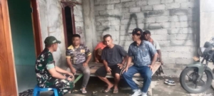 Babinsa Koramil 1614-05/Pekat Gelar Komsos di Dusun Mekar Sari