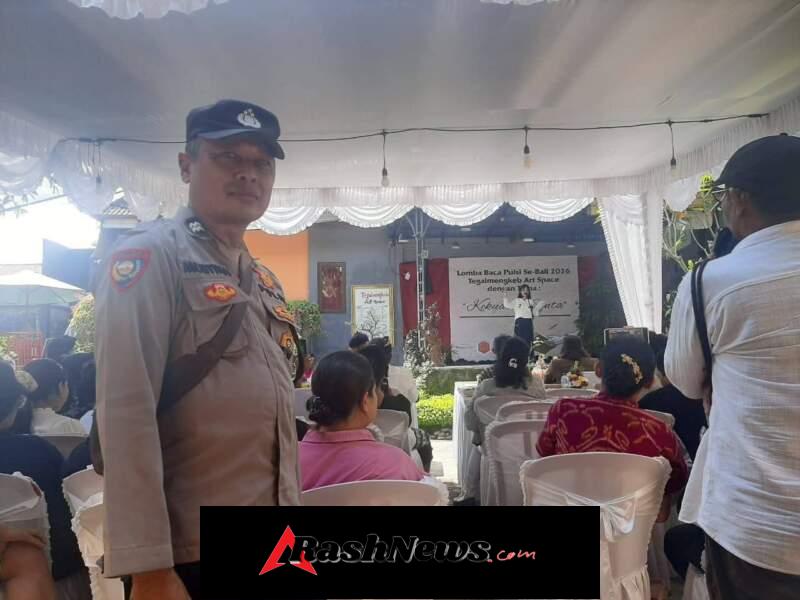 Bhabinkamtibnas Desa Tegal Mengkeb atensi Lomba baca Puisi Tahun 2026