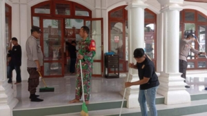 Babinsa Desa Rato Pimpin Bakti Sosial Bersihkan Masjid Sambut Ramadhan