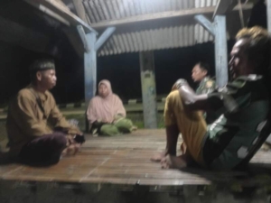 Babinsa Koramil 1628-04/Poto Tano Gelar Patroli Malam, Warga Diimbau Jaga Kamtibmas