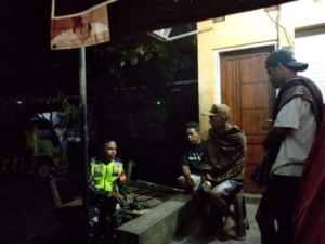 Sertu Nurdin Ajak Warga Desa Sambane Perkuat Silaturahmi dan Penyelesaian Kekeluargaan