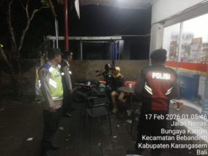 Blue Light Patrol Polsek Bebandem: Menembus Hujan Demi Menjaga Keamanan Wilayah