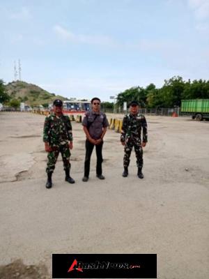 Sumbawa Barat-Personel Koramil 1628-04/PotoTano Laksanakan PAM Pelabuhan Penyeberangan Poto Tano