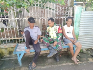 Babinsa Koramil Rasana’e Intensifkan Komsos Jaga Keamanan dan Kebersihan