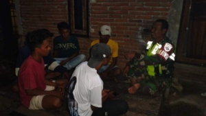 Babinsa Koramil 1614-01/Dompu Gelar Ronda Malam Bersama Karang Taruna
