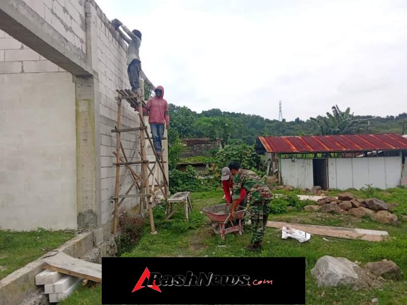 Babinsa Koramil 1628-02/Sekongkang Dampingi Pembangunan Koperasi Desa Merah Putih di Mantun