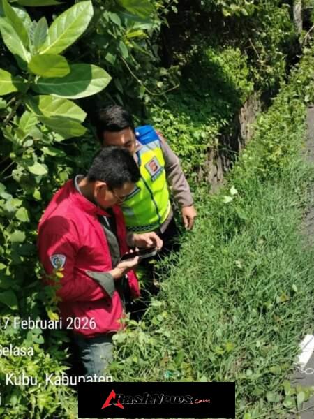 Kesigapan Anggota Polsek Kubu Bantu Warga Temukan HP Hilang