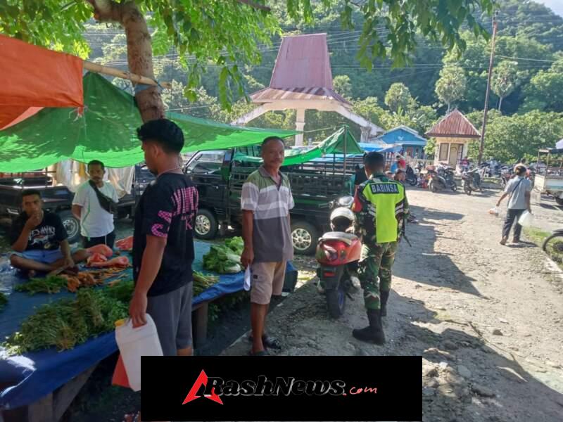 Ciptakan Rasa Aman di Tengah Aktivitas Pasar, Babinsa Maurole Intensifkan Pamwil