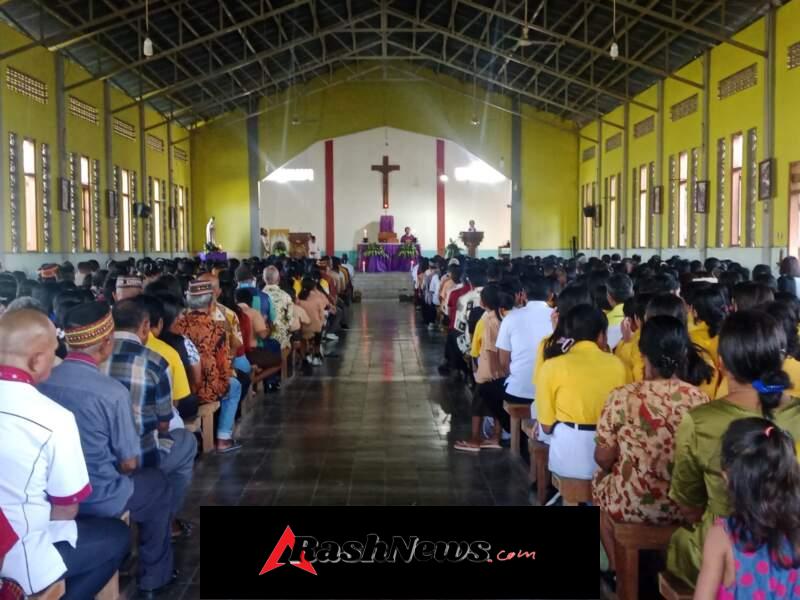 Babinsa Koramil 1612-05/Satar Mese Kawal Ibadah Rabu Abu, Sinergi TNI dan Umat Terasa Hangat