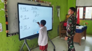 Aksi Pos Kewar Yonarmed 12 Kostrad Bantu Pendidikan Wilayah Perbatasan