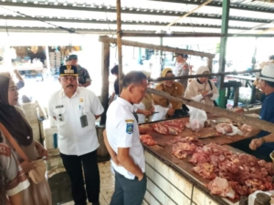 Sidak Pasar Maluk, Aparat TNI-Polri dan Pemerintah Kecamatan Pantau Kebutuhan Pokok