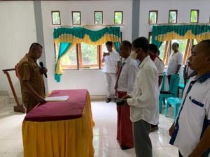 Pastikan Situasi Kondusif, Babinsa Hadiri Pelantikan BPD Antar Waktu di Desa Boru