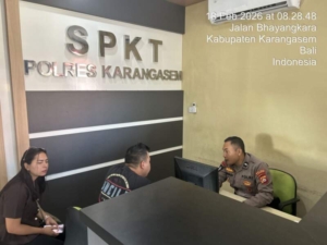 Kedepankan Humanis, Petugas SPKT Polres Karangasem Berikan Pelayanan Cepat Surat Kehilangan