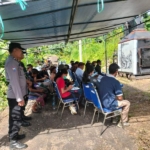 Babinsa Batumadeg Monitoring Uji Coba Mesin Pengolah Sampah Menjadi Bahan Paping Blok