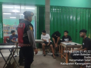 Polsek Selat Laksanakan Blue Light Patrol untuk Tingkatkan Keamanan Wilayah