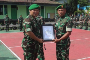 Dandim 1612/Manggarai Pimpin Sertijab dan Wisuda Purna Tugas, Tegaskan Profesionalisme Prajurit