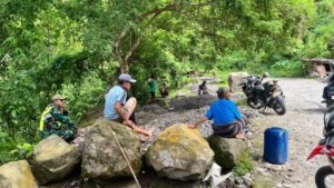 Babinsa Imbau Warga Jaga Kesehatan dan Gotong Royong di Tengah Cuaca Tak Menentu