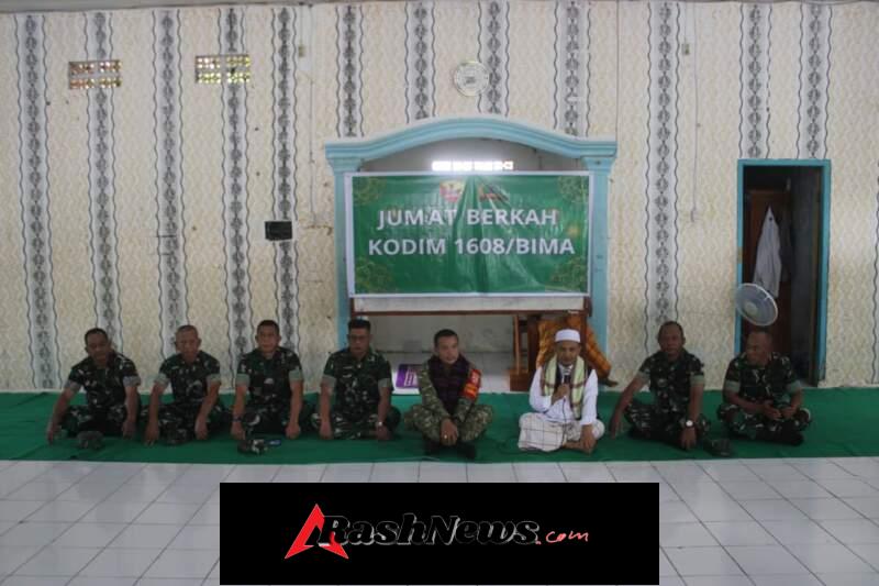 Dandim 1608/Bima Serahkan Bantuan Sembako untuk Santri Ponpes Al Wafa