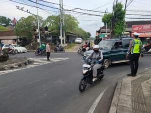 Polsek Abiansemal Optimalkan Pelayanan Lalu Lintas Di Jam Pulang Kerja