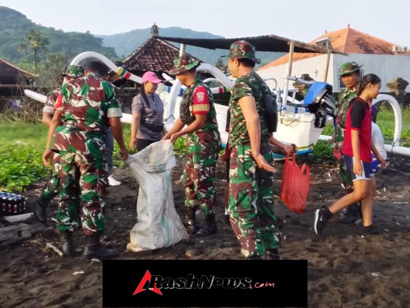 Danramil 1623-02/Abang Hadir dalam Kegiatan Pembersihan Pantai di Desa Purwakerti