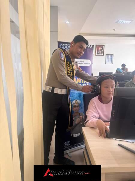 Pelayanan Humanis Satpas SIM Polresta Denpasar, Petugas Sigap Dampingi Pemohon Ujian Teori