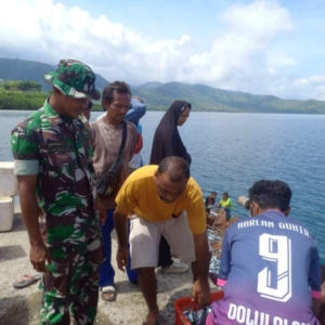 Kehadiran Babinsa Dukung Kelancaran Aktivitas Nelayan di Desa Balauring